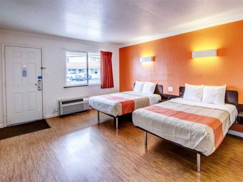 Motel 6 Manteca Exterior foto