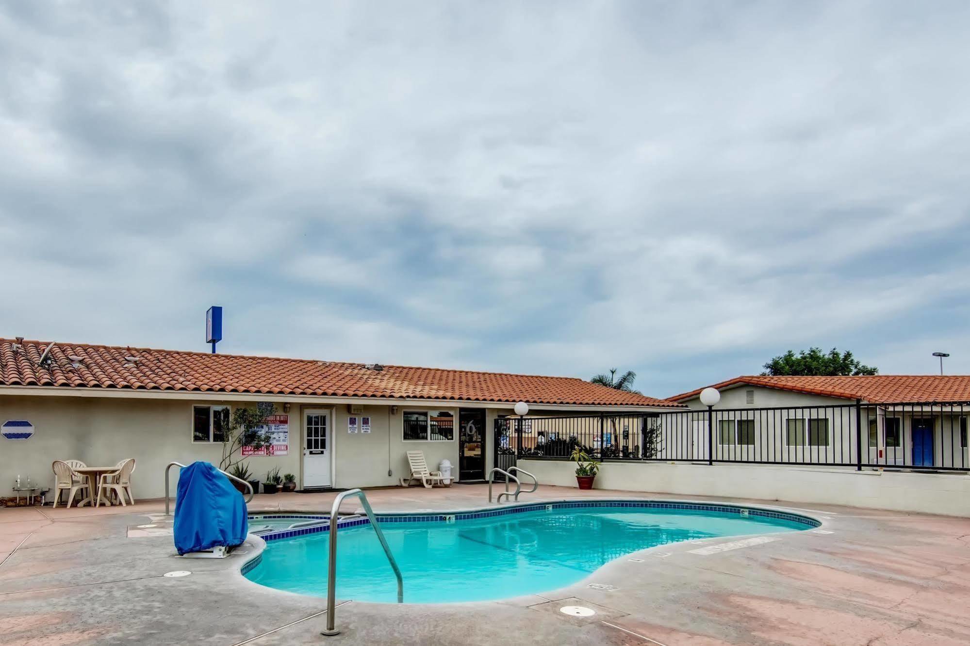 Motel 6 Manteca Exterior foto